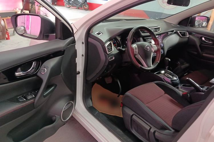 Used Nissan Qashqai 2016 2.0L CVT Elite Edition Driver Seat