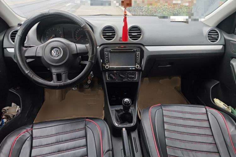 Used Volkswagen Jetta 2013 1.6L Manual Comfort Model Center Console