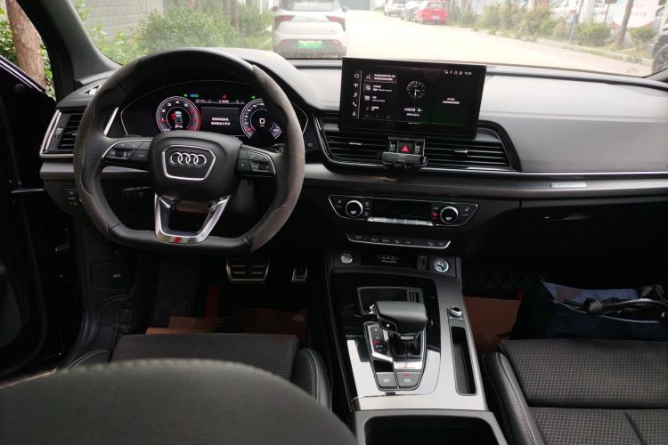 Used Audi Q5L Sportback 2023 40 TFSI Luxury Model Center Console