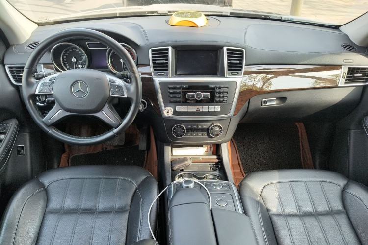 Used Mercedes-Benz GL-Class 2014 GL 350 CDI 4MATIC Center Console