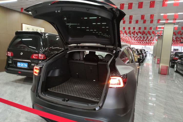 Used Tesla Model Y 2021 Long-Range All-Wheel-Drive Version Trunk