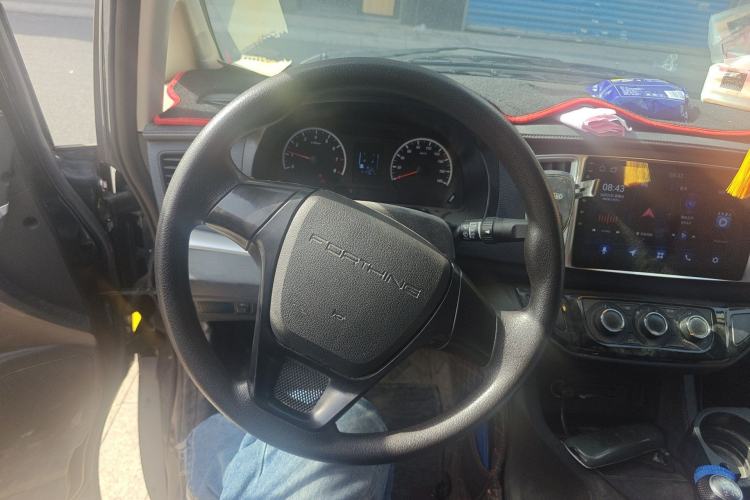 Used FORTHING Lingzhi 2023 M5L 1.6L Base Model 5 Seats Steering Wheel