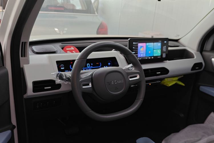 Used Geely Galaxy Panda 2024 Panda Mini 200km Endurance Bear Center Console