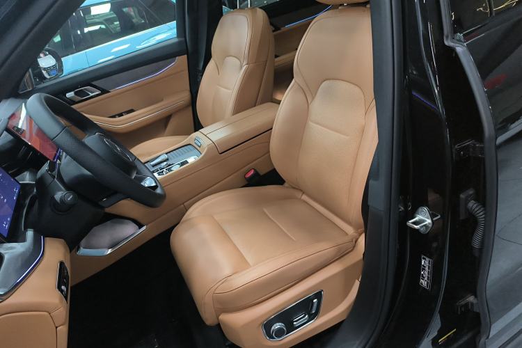 Used Lynk & Co 09 EM-P 2025 2.0TD EM-P Four-Wheel Drive Max Five Seats Left Front Seat