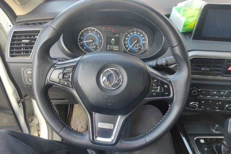 Used Dongfeng Fengon S560 2018 Upgraded Model 1.8L CVT Prestige 7-Seater Steering Wheel