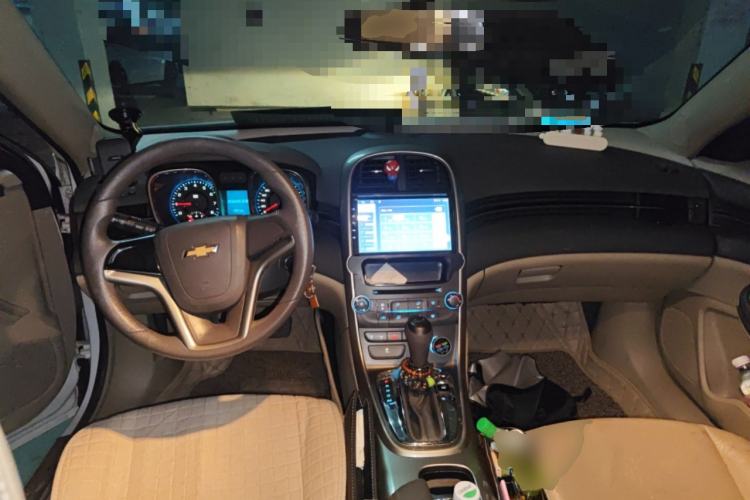 Used Chevrolet Malibu 2014 2.0L Automatic Comfort Edition Center Console