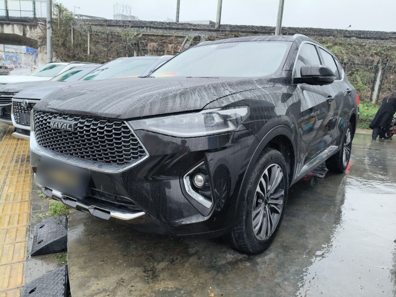 Под передней частью автомобиля