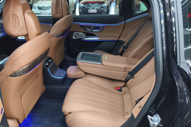 Used Mercedes-Benz E-Class 2024 Facelift E 300 L Luxury Edition