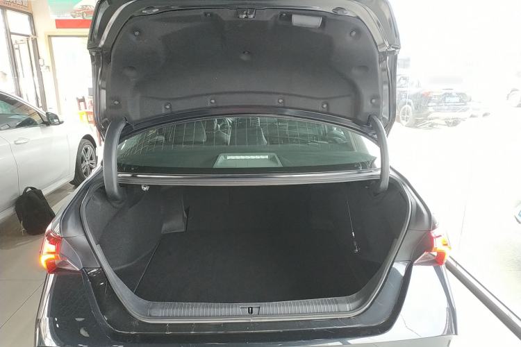 Used Toyota Avalon 2019 Dual-Engine 2.5L Luxury Edition China VI Standard Trunk