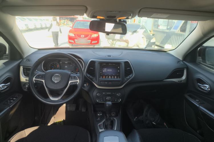 Used Jeep Cherokee 2016 2.4L Professional Smart Version
