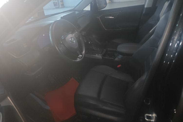 Used Toyota Wildlander 2024 2.0L CVT Two-Wheel Drive Luxury PLUS Edition
