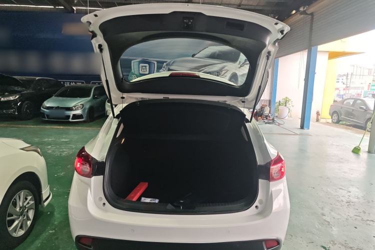 Used Mazda Mazda 3 Axela 2016 Hatchback 1.5L Automatic Luxury Model