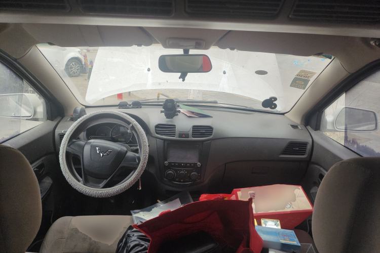 Used Wuling Hongguang 2014 1.5L Standard Version
