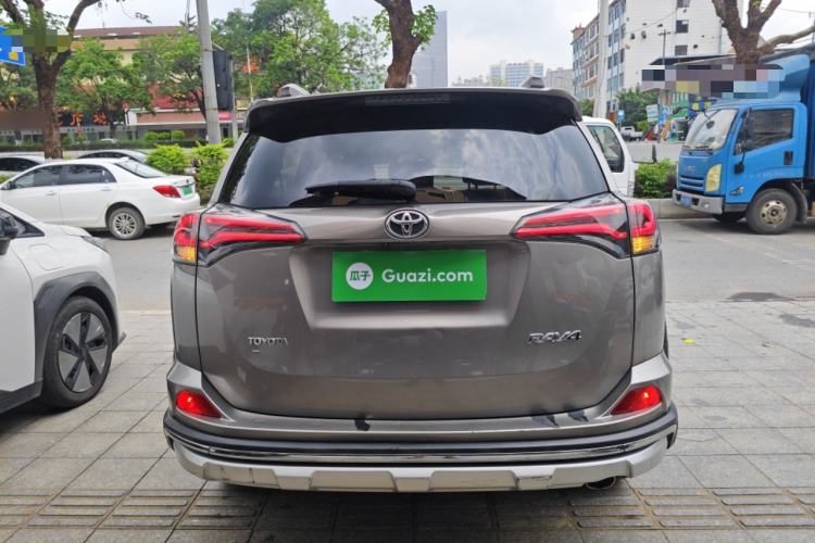 Used Toyota RAV4 2019 2.0L CVT Two-Wheel Drive Fashion X Limited Edition China VI Standard
