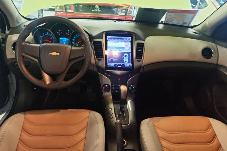 Used Chevrolet Cruze 2015 1.5L Classic SE AT Center Console