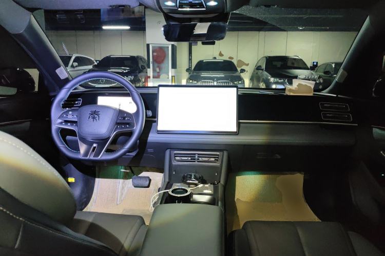 Used BYD Qin L 2024 DM-i 120KM Leading Model Center Console