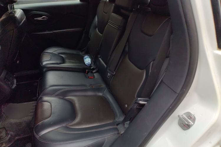 Used Jeep Cherokee 2017 2.0L Superior Edition
