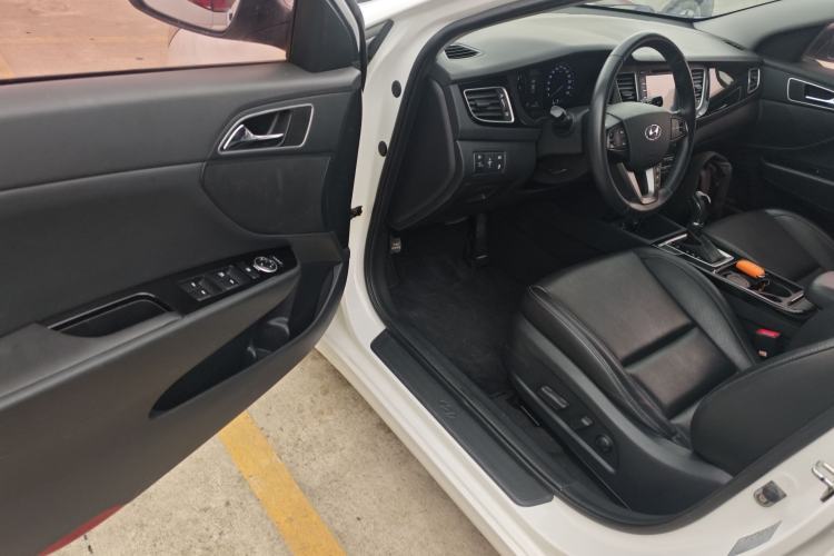 Used Hyundai Mistra 2014 1.8L Automatic Deluxe DLX Model Driver Seat