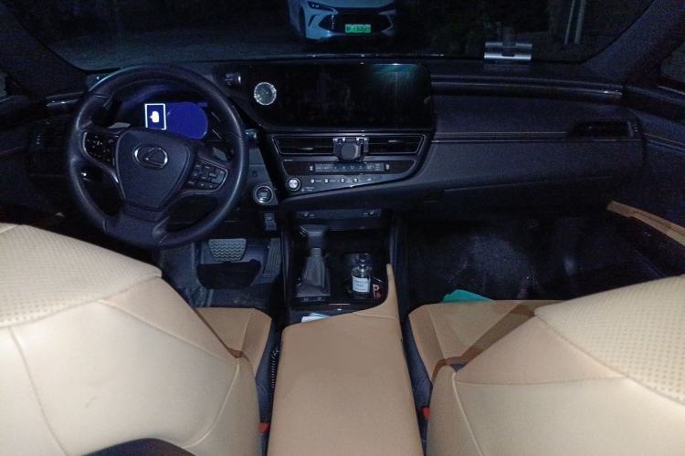 Used Lexus ES 2023 200 Excellence Edition Center Console