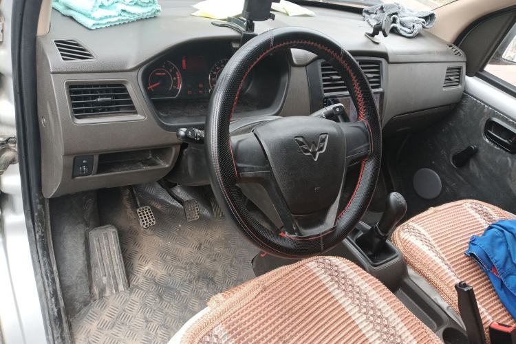 Used Wuling Rongguang S 2023 1.5L Basic Enclosed-Window Vehicle 2 Seats Center Console