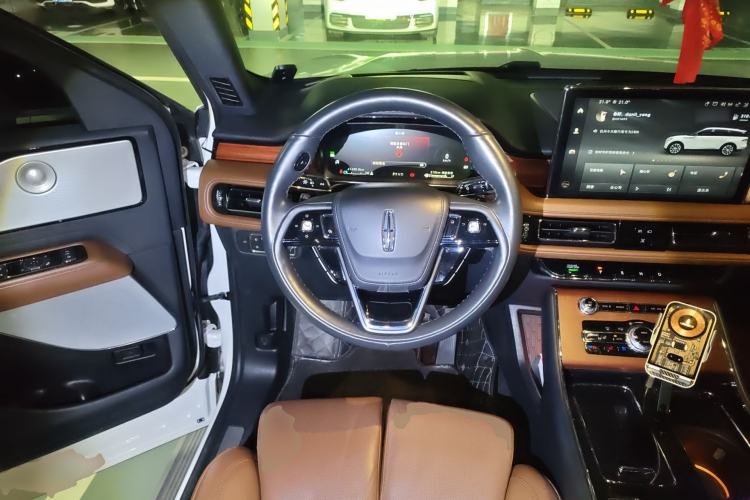 Used Lincoln Aviator 2021 3.0T V6 All-Wheel-Drive Executive Edition Steering Wheel