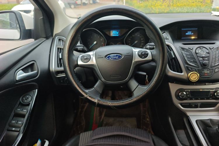 Used Ford Focus 2012 Sedan 1.6L Manual Fashion Edition Steering Wheel