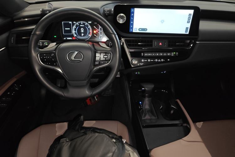 Used Lexus ES 2023 200 Excellence Edition
