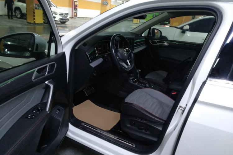 Used Volkswagen Tiguan L 2023 Facelift 380TSI Automatic All-Wheel Drive R-Line Flagship 7-Seater