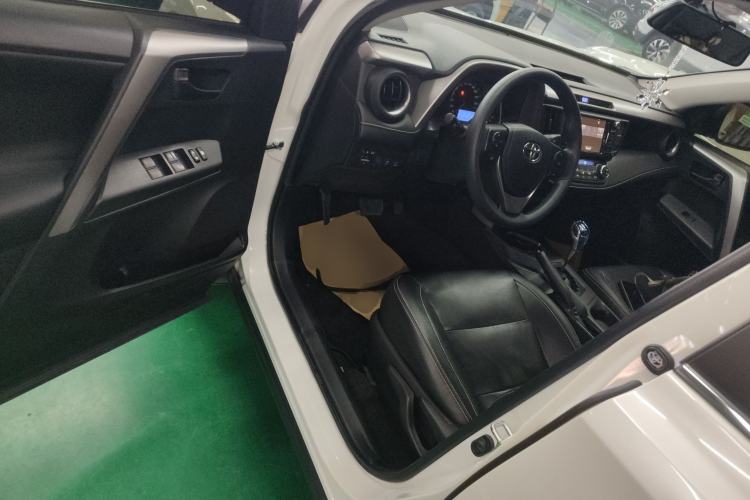 Used Toyota RAV4 2019 2.0L CVT Two-Wheel Drive Comfort Edition China VI Standard
