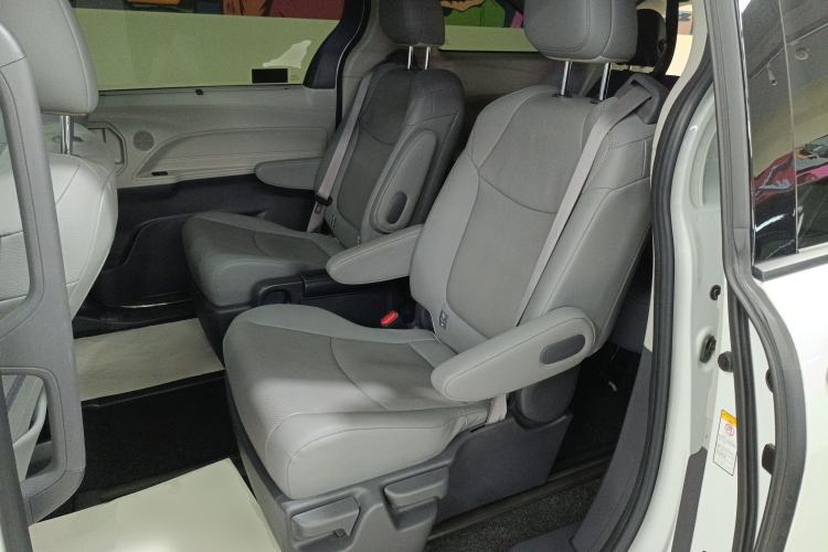 Used Toyota SIENNA 2021 2.5L Hybrid Luxury Edition Left Rear Seat