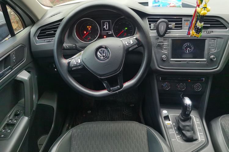 Used Volkswagen Tiguan L 2018 330TSI Automatic Two-Wheel Drive Luxury Edition Steering Wheel
