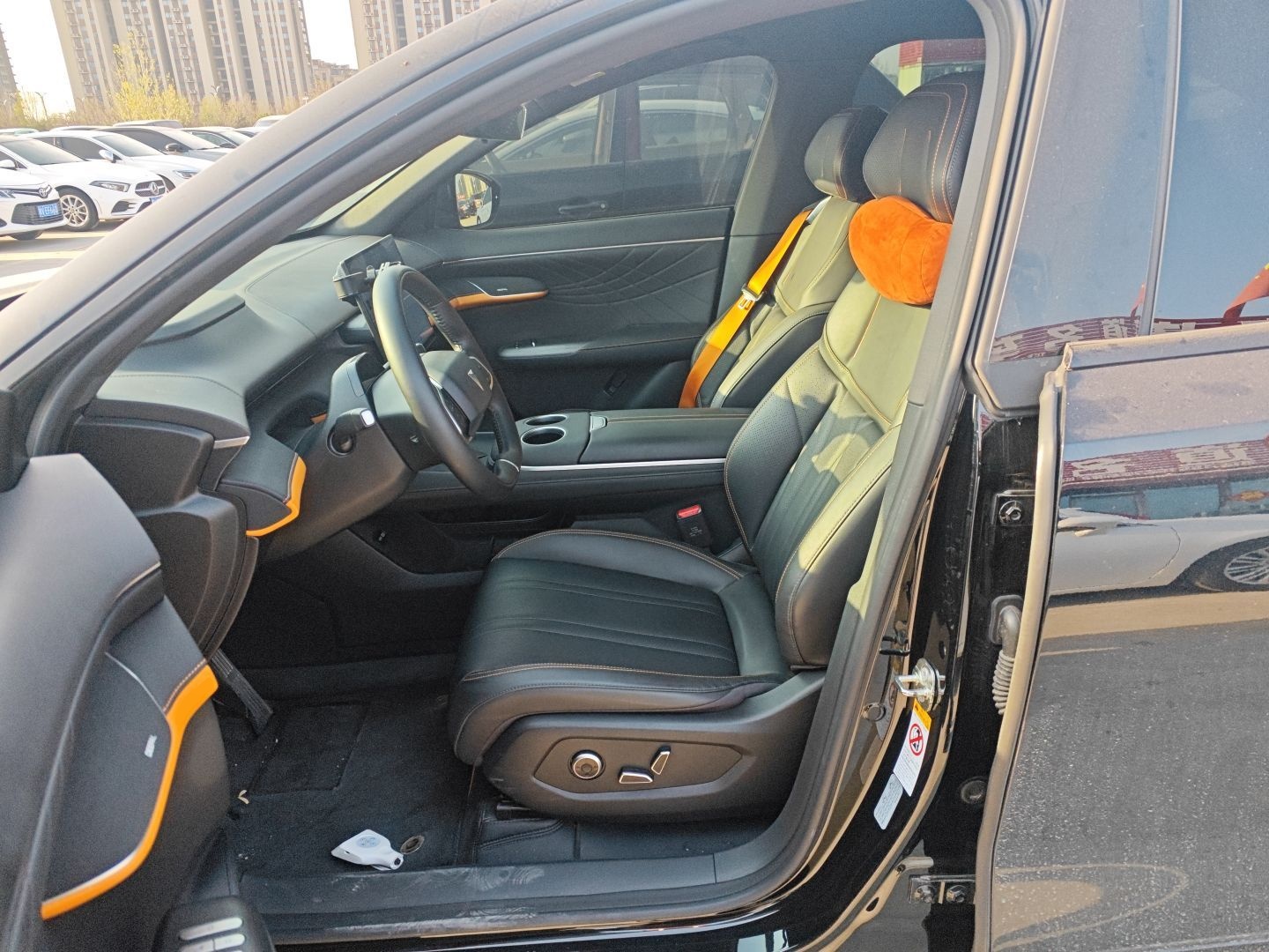 المقاعد الأمامية داخل السيارة