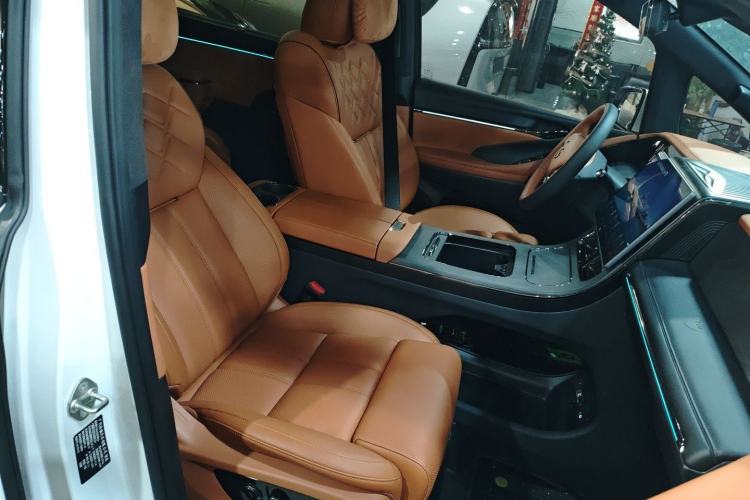 Used GAC Trumpchi Xiangwang M8 2025 Kunkun Series Ultra First-Class Cabin