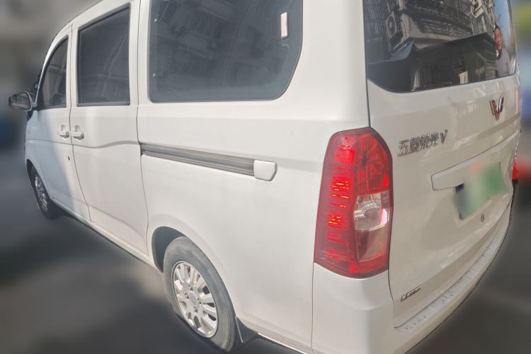 Used Wuling Rongguang V 2016 1.5L Standard Version
