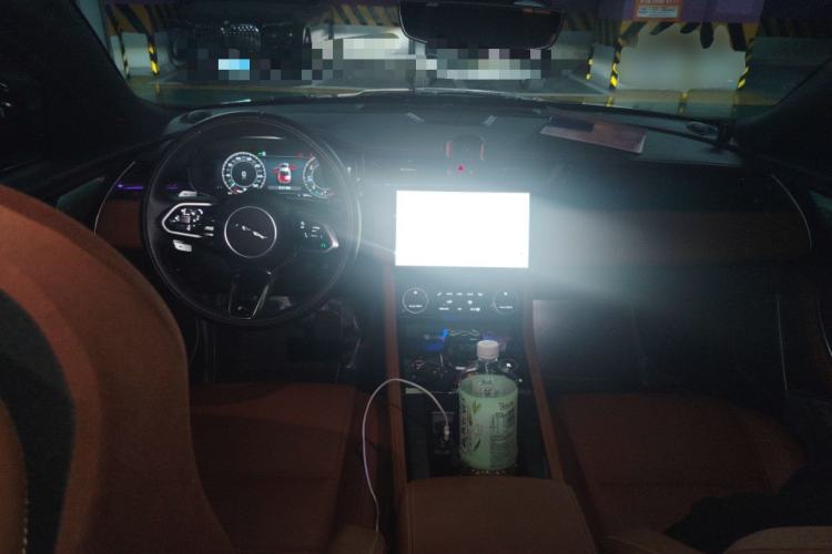 Used Jaguar XFL 2023 XFL 2.0T P250 Two-Wheel-Drive Elite Sport Edition Center Console