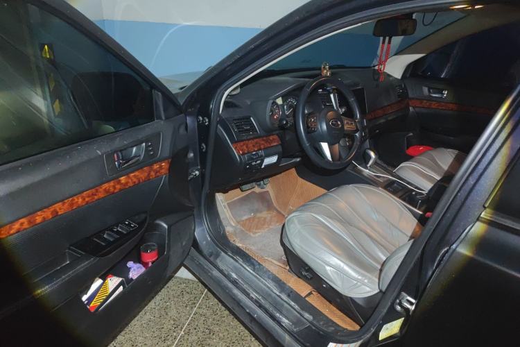 Used Subaru Outback 2011 2.5i Luxury Edition Driver Seat