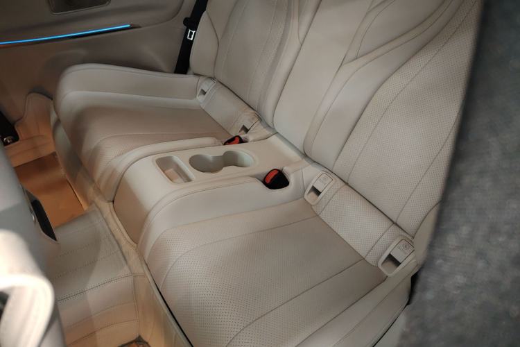 Used Mercedes-Benz CLE 2024 CLE 300 4MATIC Dynamic Coupe Left Rear Seat