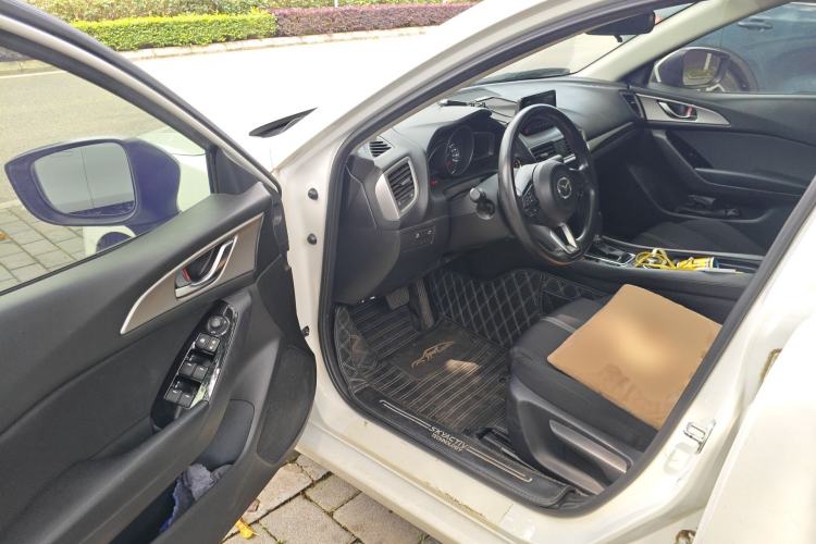 Used Mazda 3 Axela 2017 Sedan 1.5L Automatic Luxury Model Emission Standard China V Driver Seat