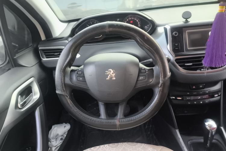Used Peugeot 2008 2014 1.6L Automatic Fashion Edition Steering Wheel