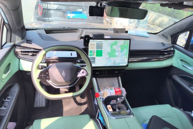 Used Livan 7 2023 605km Hunter Light
