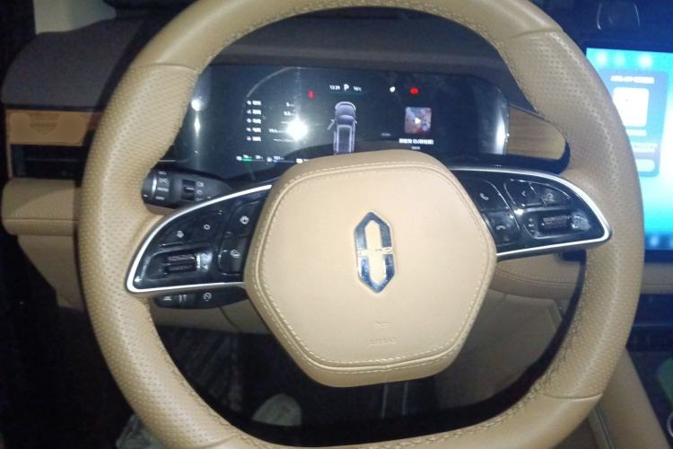 Used Hima AITO M7 2024 1.5T Rear-Drive Plus Version 6 Seats Steering Wheel