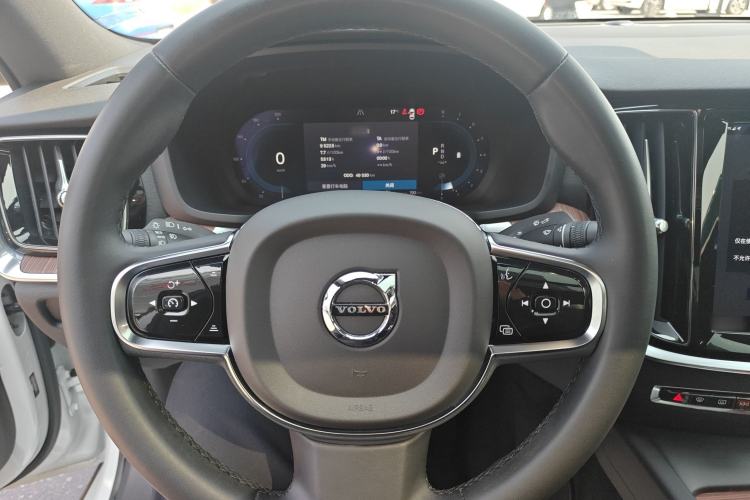 Used Volvo S60 2023 B4 Zhiyuan Luxury Edition
