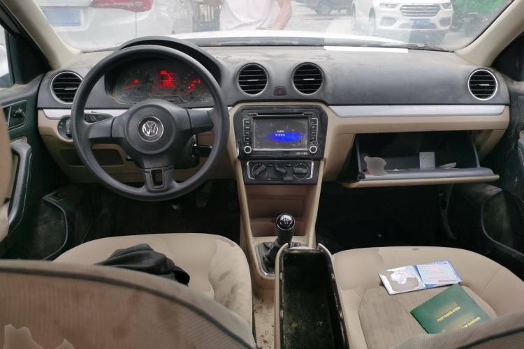 Used Volkswagen Jetta 2013 1.6L Manual Comfort Model Center Console