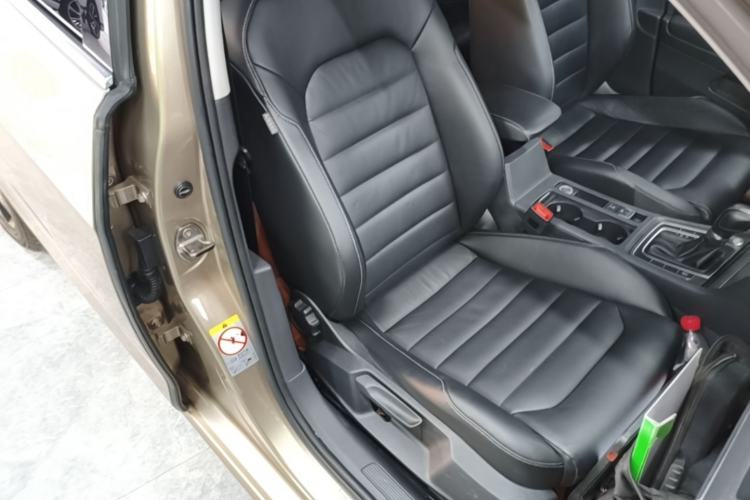 Used Volkswagen Golf 2015 1.4TSI Automatic Luxury Model Right Front Seat