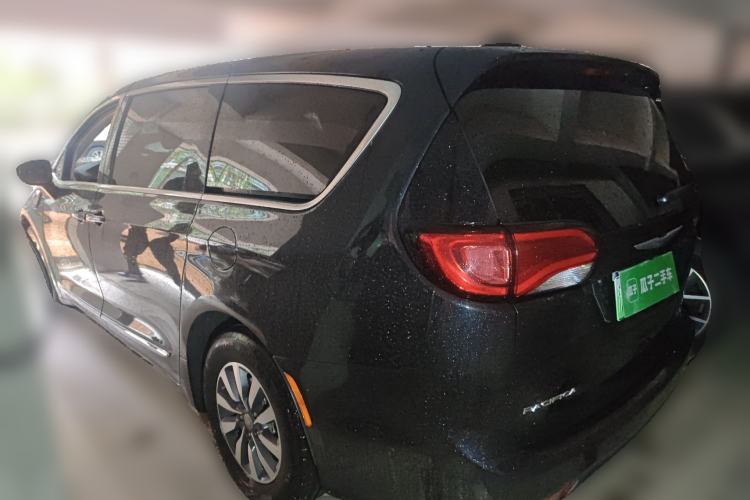 Used Chrysler Grand Voyager PHEV 2019 3.6L Plug-in Hybrid Rear Left 45 Deg