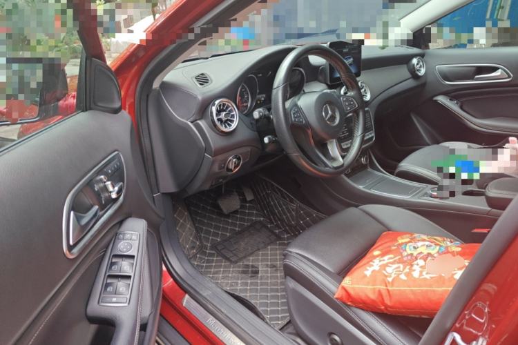 Used Mercedes-Benz GLA 2018 GLA 220 4MATIC Sport Edition Driver Seat