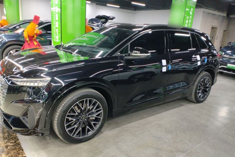 Used Audi Q5 e-tron 2023 40 e-tron Starry Edition Mecha Kit
