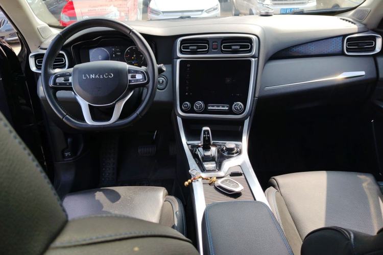 Used Lynk & Co 01 EM-P 2019 1.5T PHEV Pro Center Console