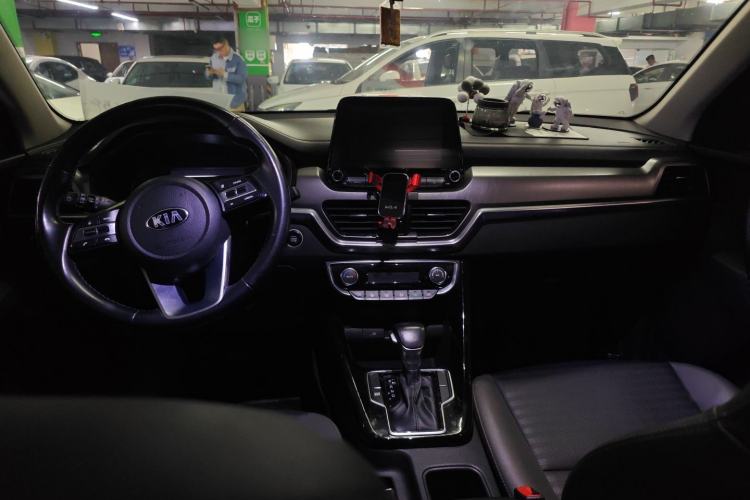 Used Kia Sportage R 2018 2.0L Automatic Smart Luxury Version China V Standard Center Console