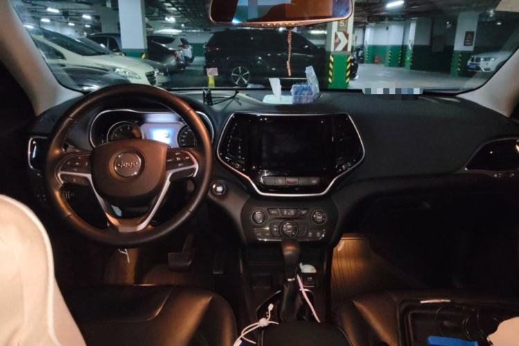 Used Jeep Cherokee 2019 2.0T Two-Wheel Drive Smart Enjoyment Version China V
